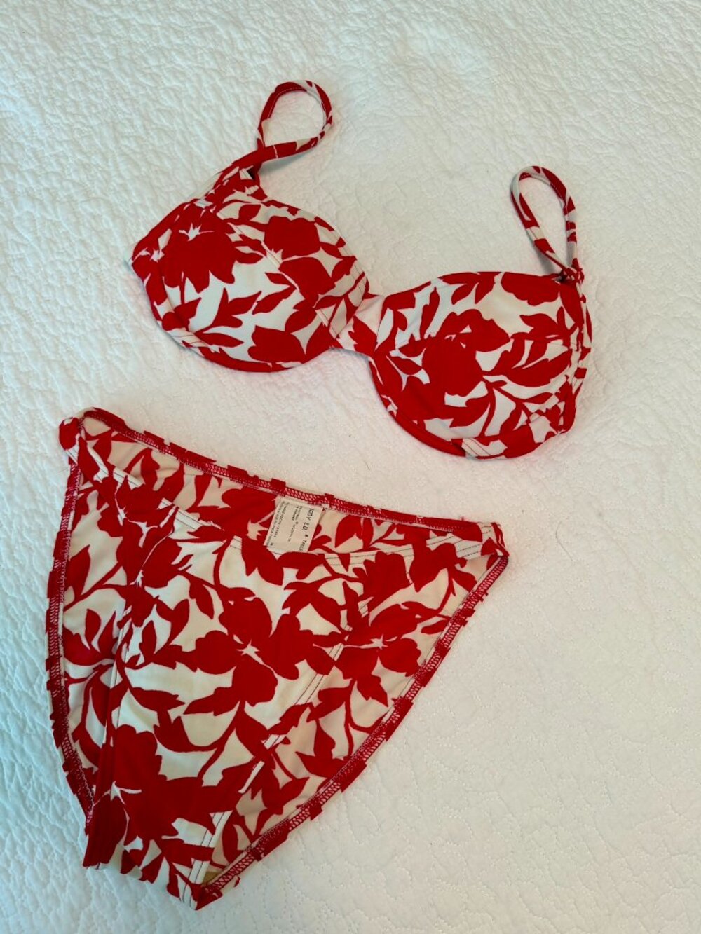 Body I.D. Red/White Tropical Print Bikini Set – Underwire Top (12) / Bottom (8)